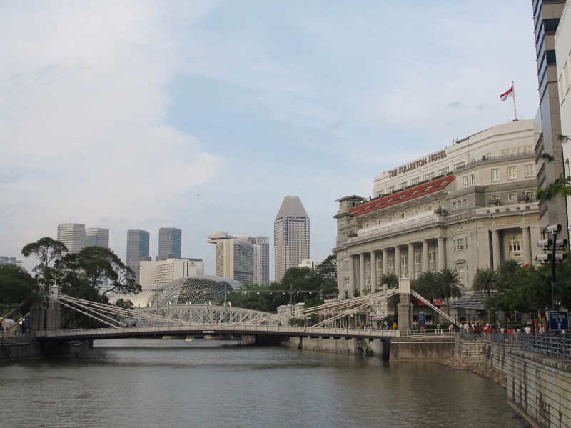 Fullerton Hotel + Cavenagh Bridge