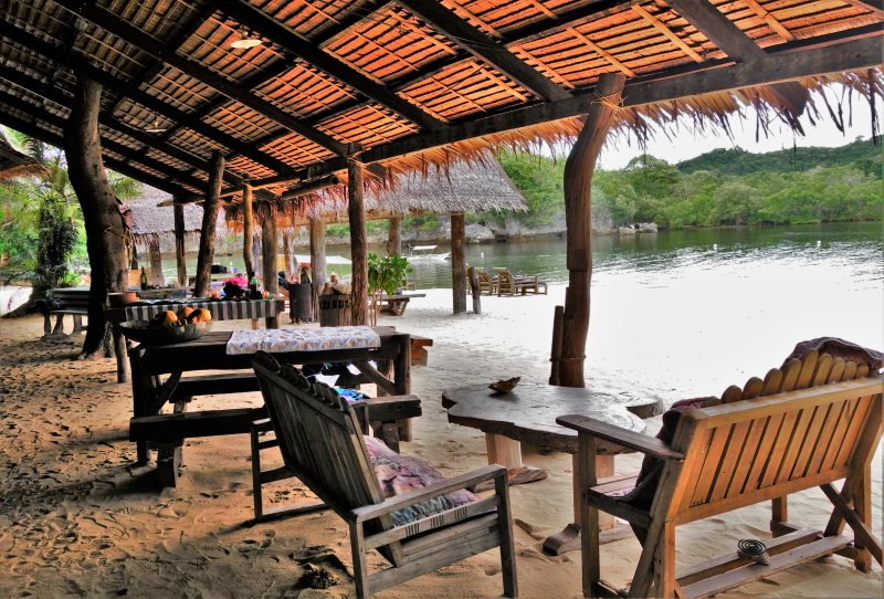 Dining at Isla Naburot (4)